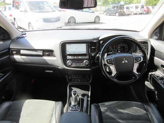 Mitsubishi Outlander PHEV 10