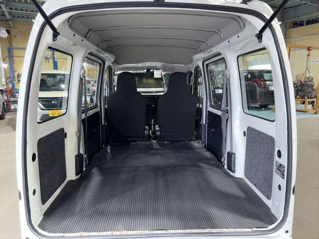 Daihatsu Hijet Cargo 3