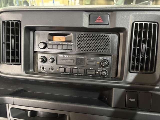 Daihatsu Hijet Cargo 4