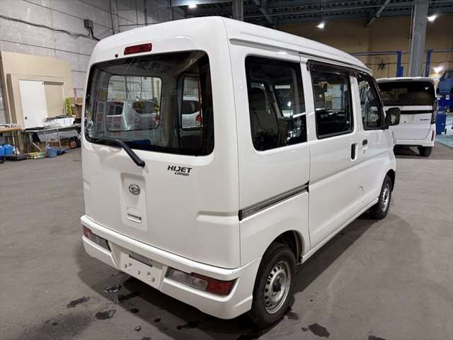 Daihatsu Hijet Cargo 8