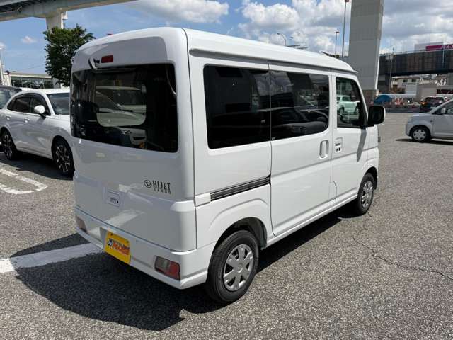Daihatsu Hijet Cargo 9