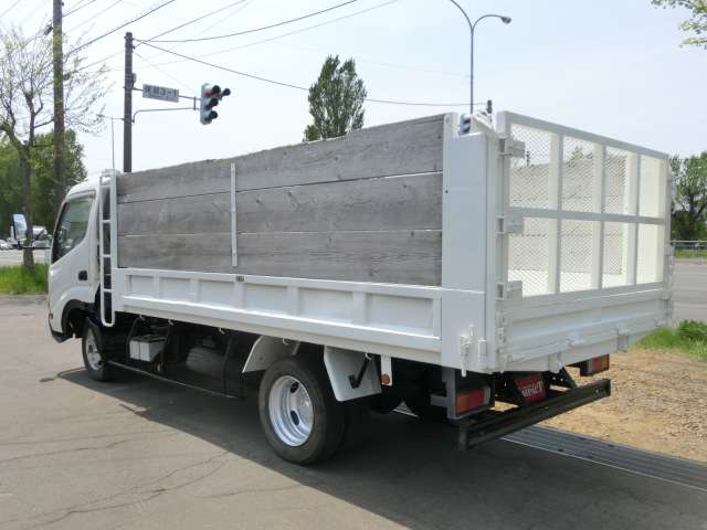 Hino Dutro 4