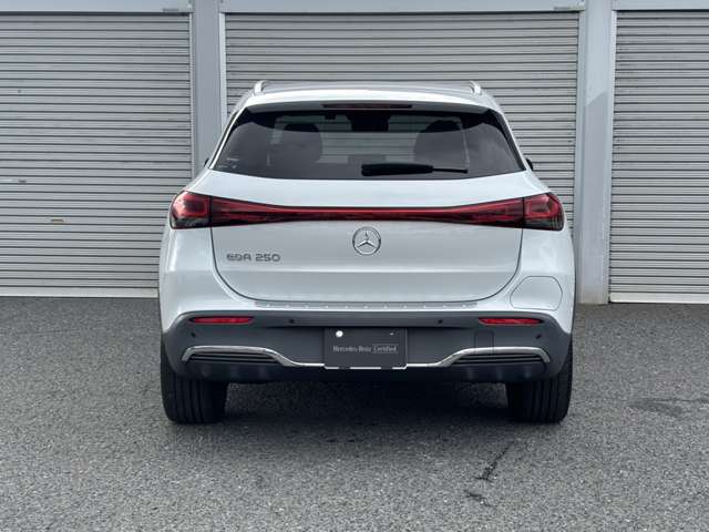 Mercedes-Benz EQA 8