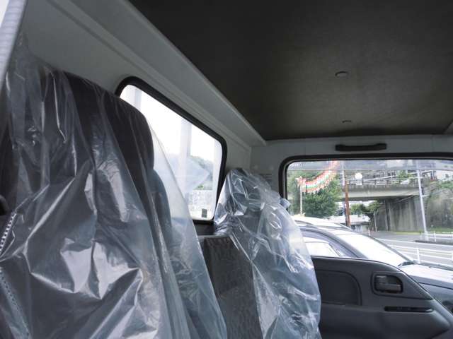 Isuzu Elf 12