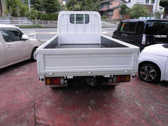 Isuzu Elf 6