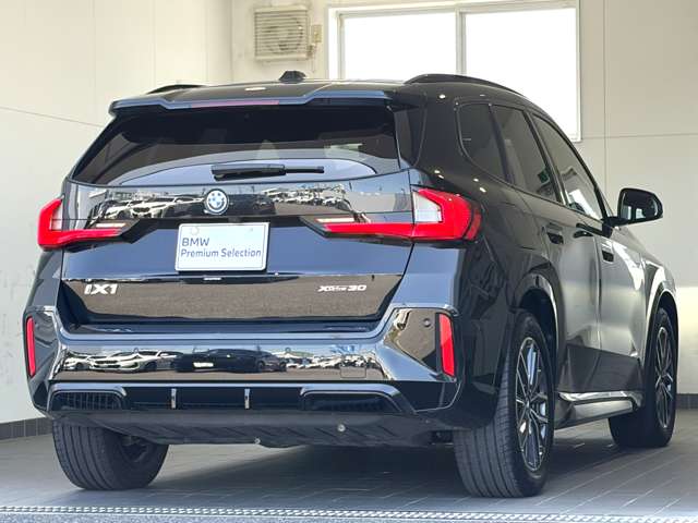 BMW iX1 11