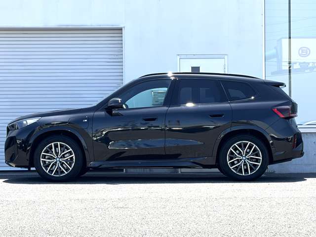 BMW iX1 12