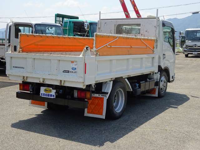Isuzu Elf 8
