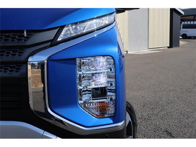Mitsubishi eK X 12