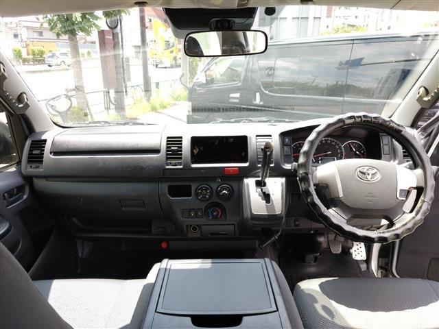 Toyota Hiace Van 11
