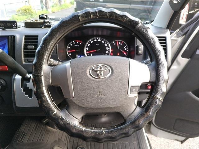 Toyota Hiace Van 12