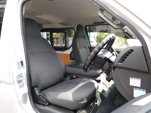 Toyota Hiace Van 10