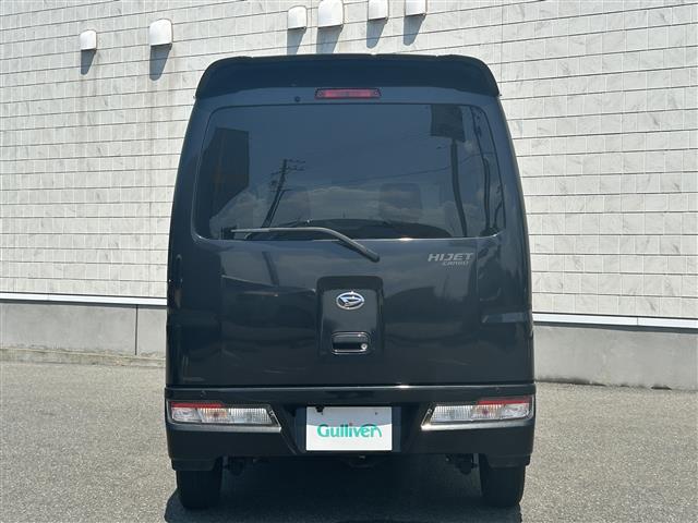 Daihatsu Hijet Cargo 4