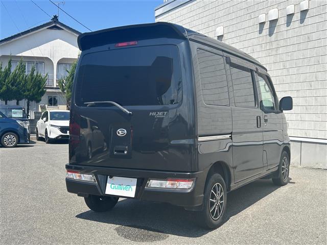 Daihatsu Hijet Cargo 6