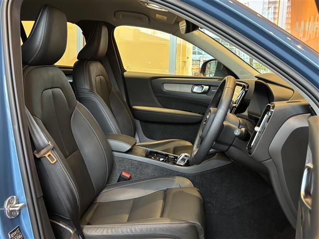 Volvo XC40 8