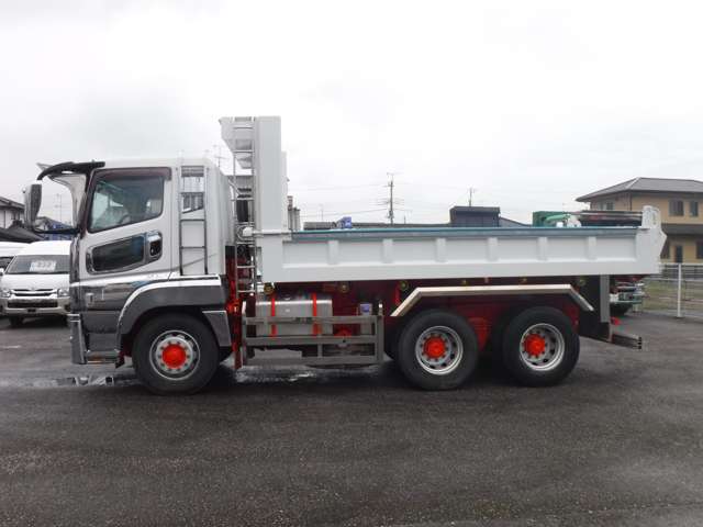 Mitsubishi Fuso Super Great 4