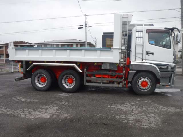 Mitsubishi Fuso Super Great 8