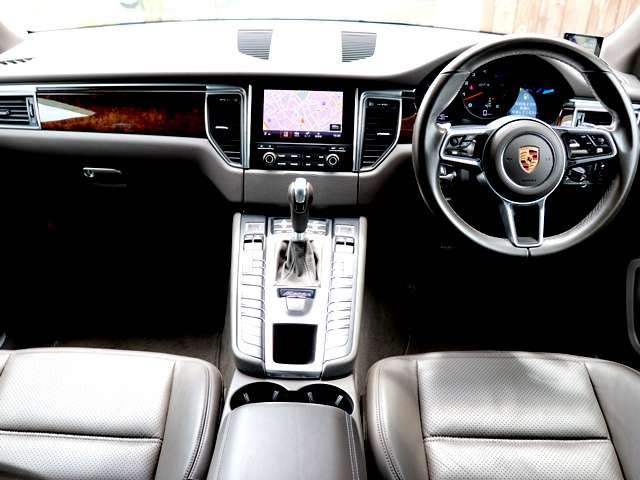 Porsche Macan 11