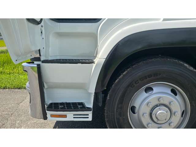 Mitsubishi Fuso Super Great 11