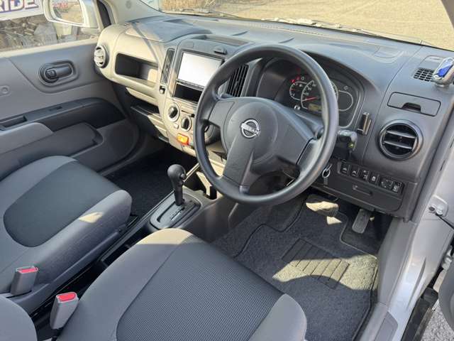 Nissan AD 5