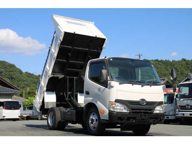 Hino Dutro 3