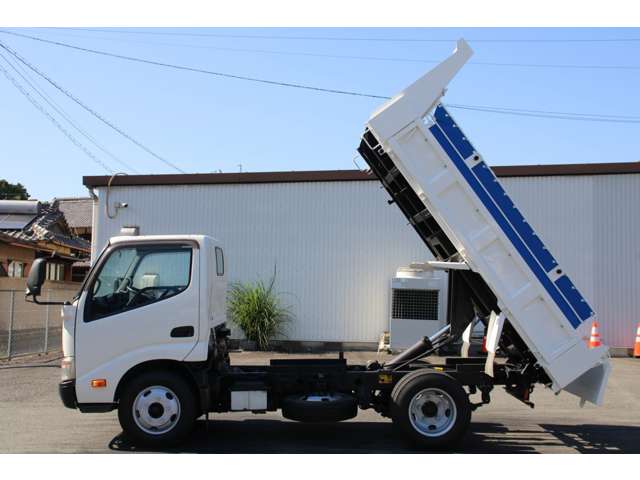 Hino Dutro 4