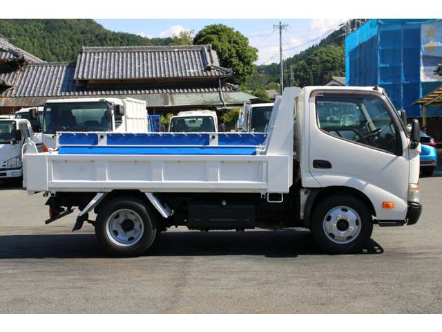 Hino Dutro 7