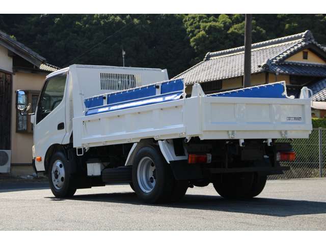 Hino Dutro 8