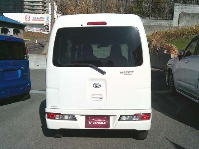 Daihatsu Hijet Cargo 6