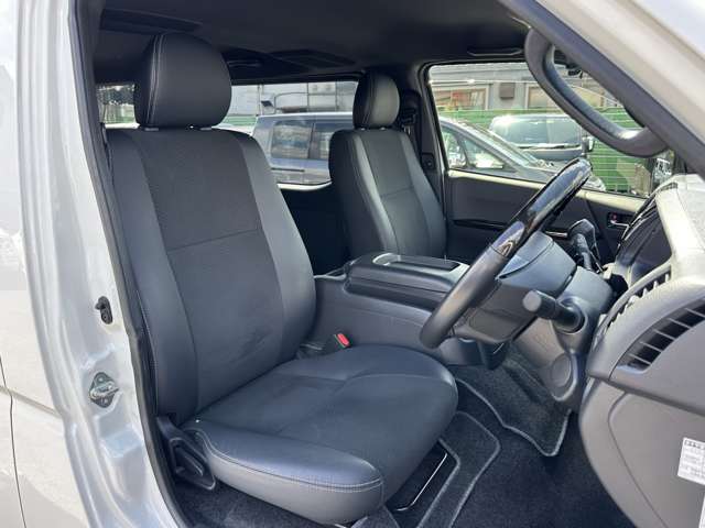Toyota Hiace Van 11