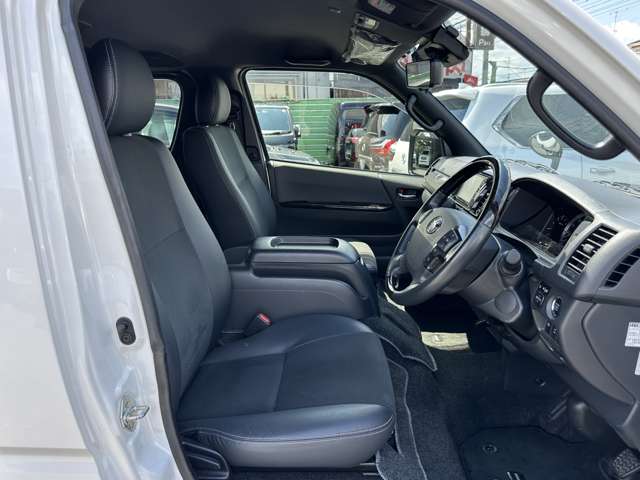 Toyota Hiace Van 12