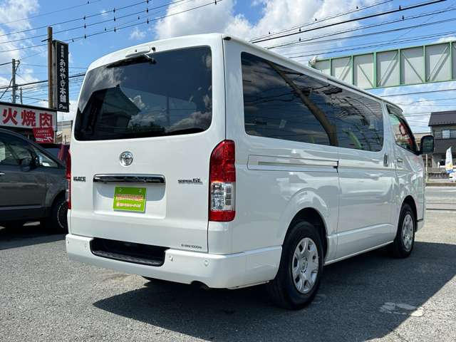 Toyota Hiace Van 5