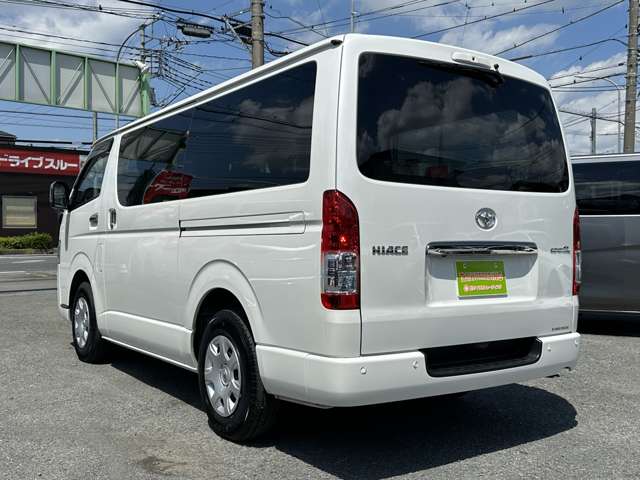 Toyota Hiace Van 7