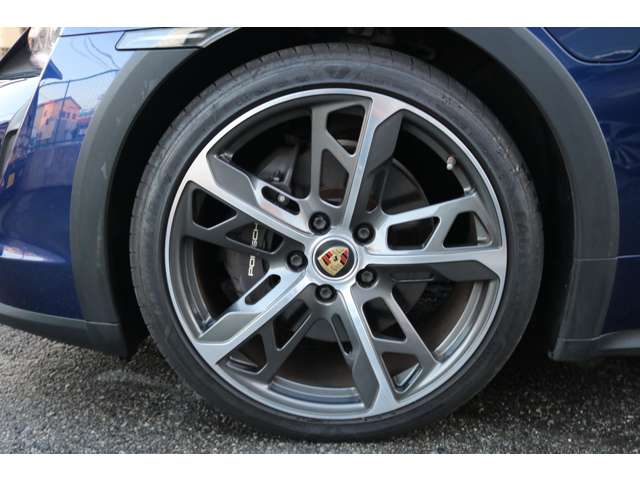 Porsche Taycan Cross Turismo 3