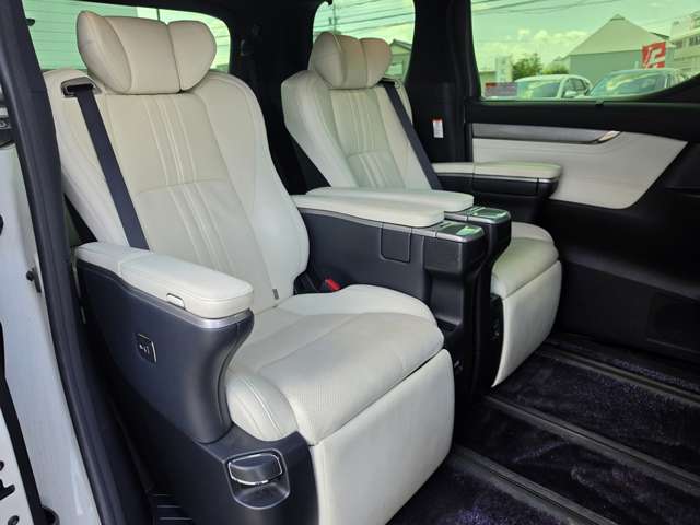 Toyota Vellfire 7