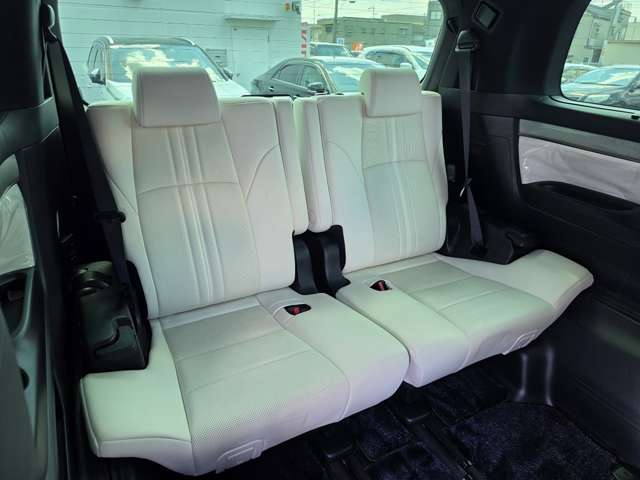 Toyota Vellfire 8