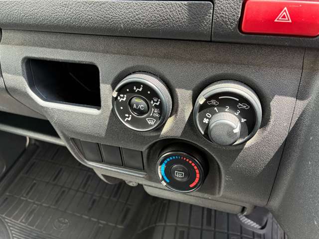 Toyota Hiace Van 12
