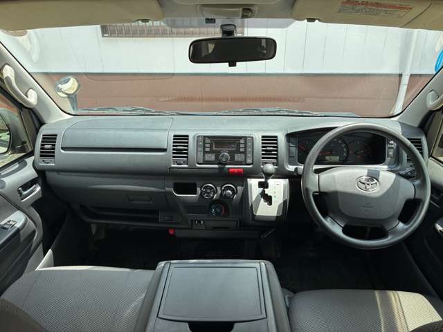 Toyota Hiace Van 8