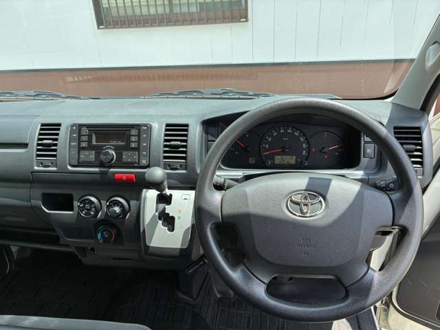 Toyota Hiace Van 9