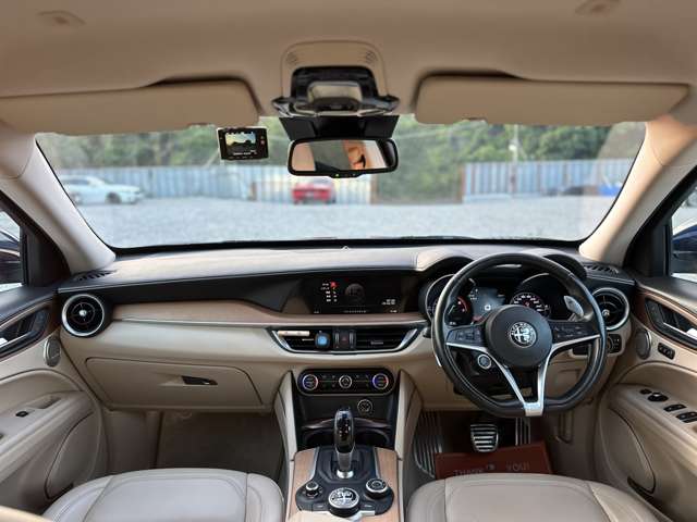 Alfa Romeo Stelvio 12
