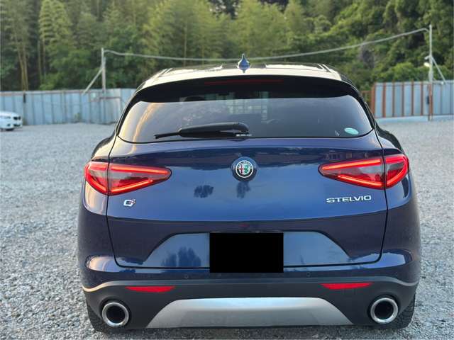 Alfa Romeo Stelvio 6