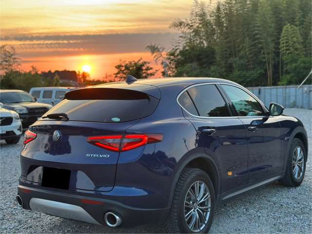 Alfa Romeo Stelvio 7