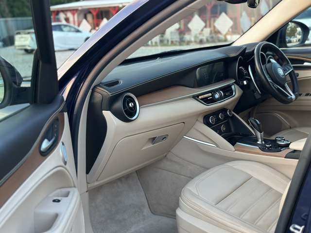 Alfa Romeo Stelvio 10