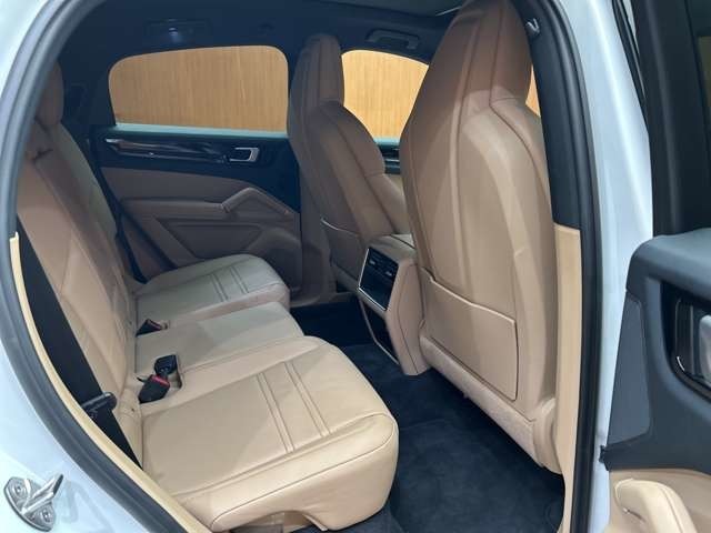 Porsche Cayenne Coupe 8
