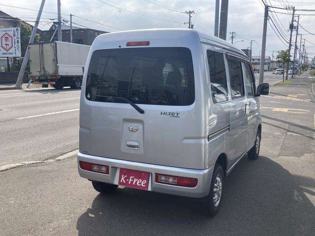 Daihatsu Hijet Cargo 4