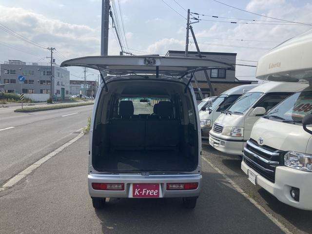 Daihatsu Hijet Cargo 7