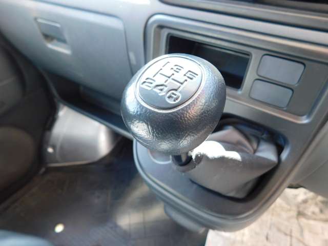 Daihatsu Hijet Deck Van 12