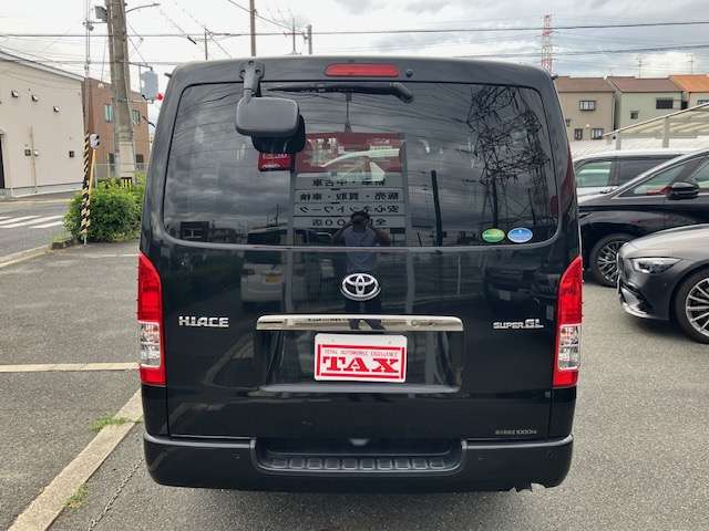 Toyota Hiace Van 7