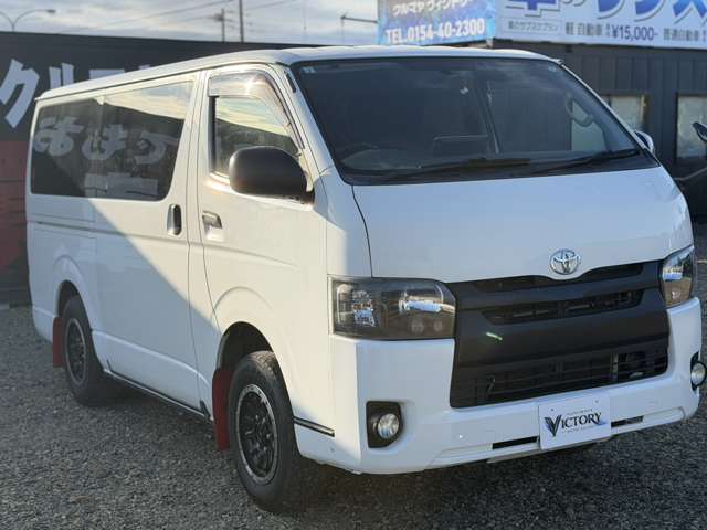 Toyota Hiace Van 11