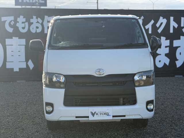Toyota Hiace Van 4